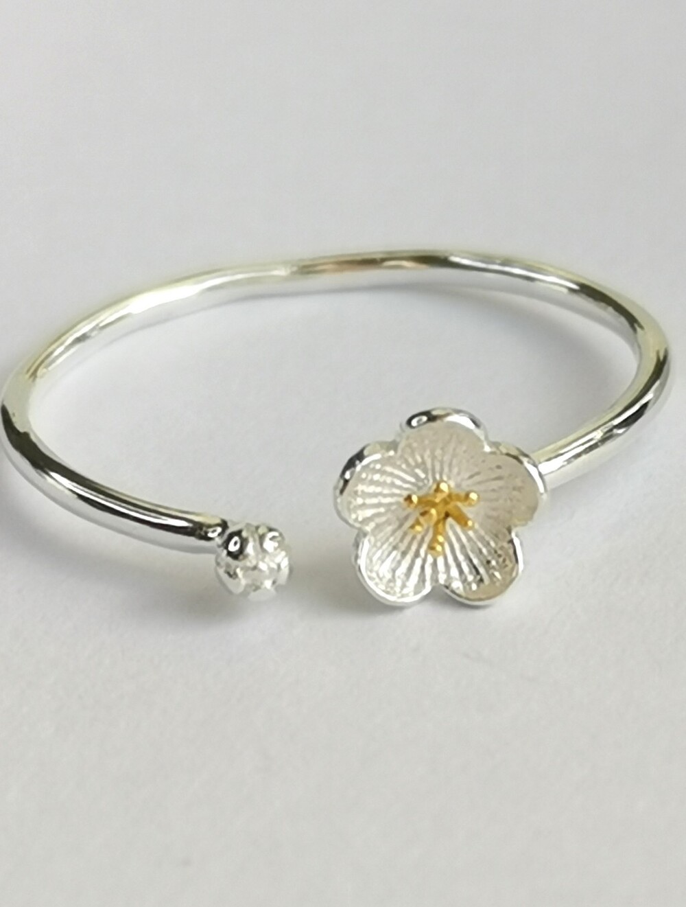Dainty Flower Stacking Ring Sterling Silver and 14K Gold Size 8 🆕